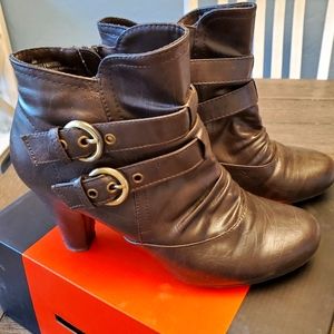 Hot Kiss ankle boots